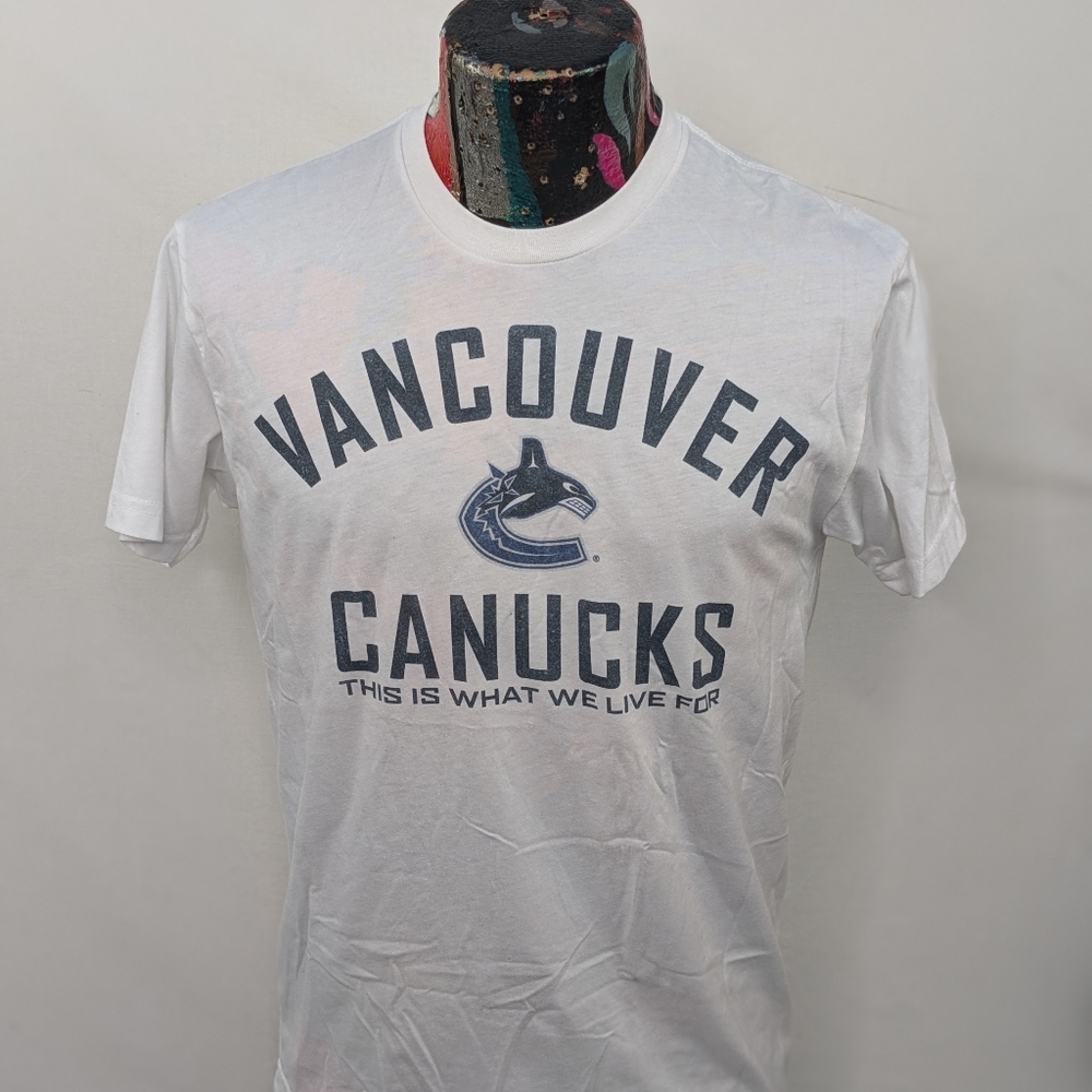 Vancouver Canucks NHL Victory Arch Mens White TShirt Size Medium